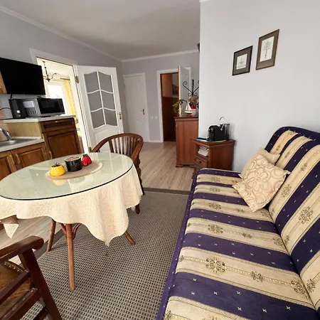 Villa Apartments *